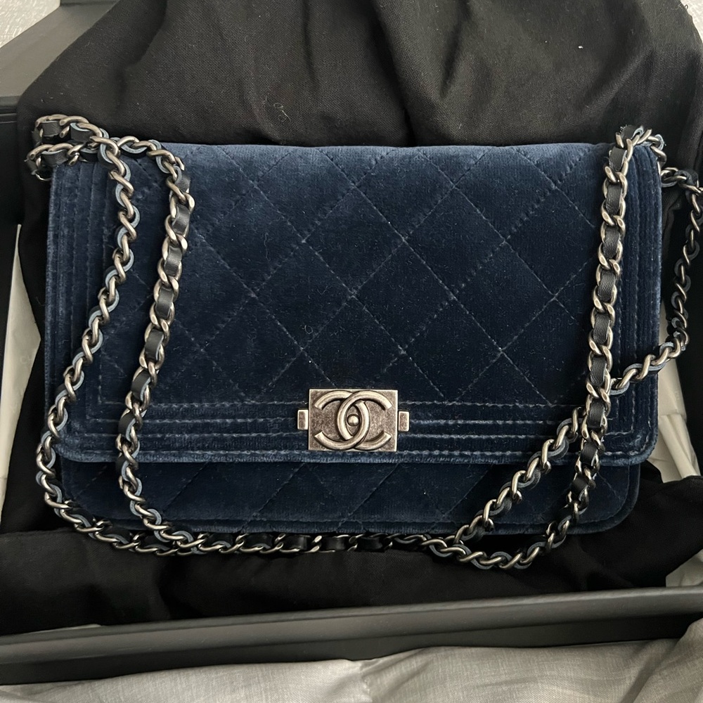 Chanel wallet on chain boy velvet